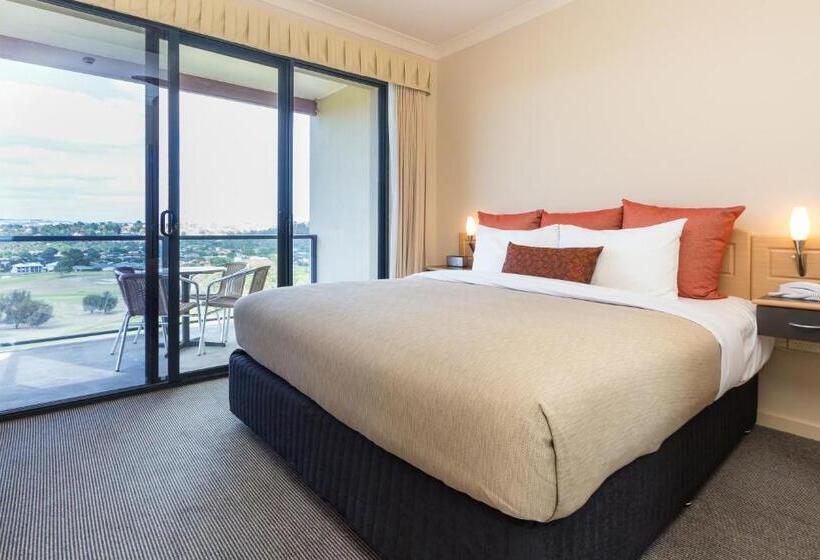 جناح سوبيريور, Mccracken Country Club