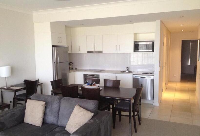 شقة غرفتين, Mccracken Country Club