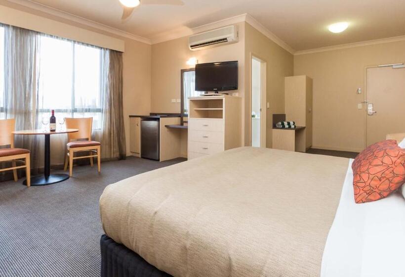 غرفة قياسية مزودة بجاكوزى, Mccracken Country Club