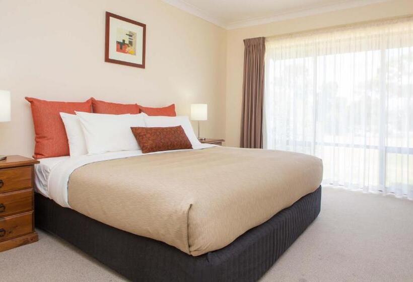 ‫فيلا غرفة نوم واحدة, Mccracken Country Club