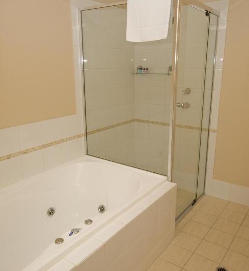 إستوديو قياسى, Mccracken Country Club