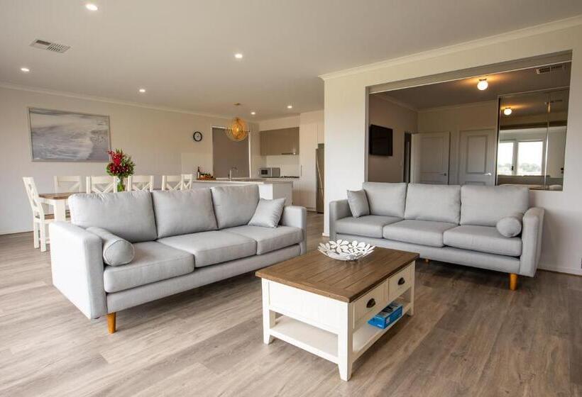 شقة 4 غرف, Mccracken Country Club