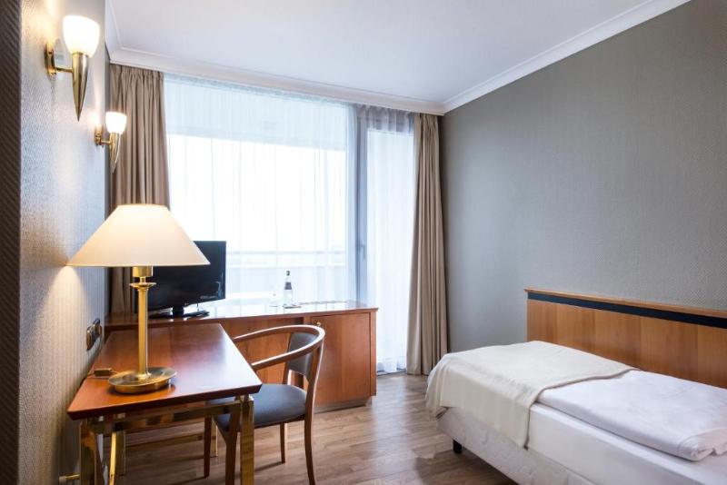 شقة غرفتين, Mccracken Country Club