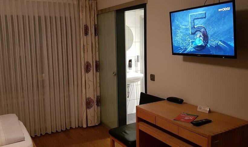 컴포트 룸, Restaurant Frohlich