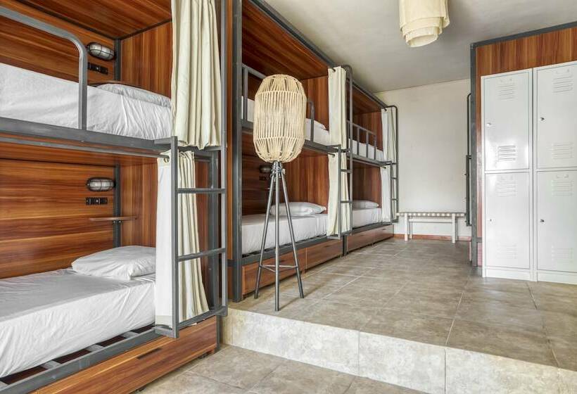 سرير فى غرفة مشتركه, Selina Tulum