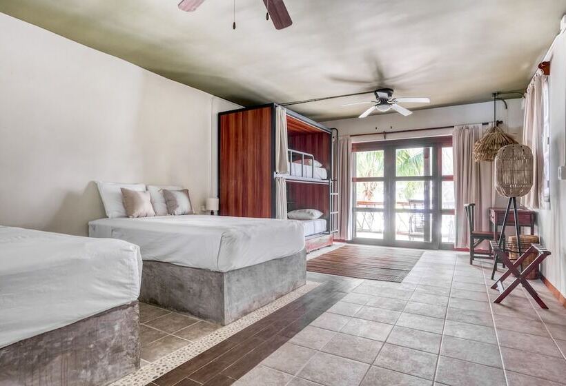 سرير فى غرفة مشتركه, Selina Tulum