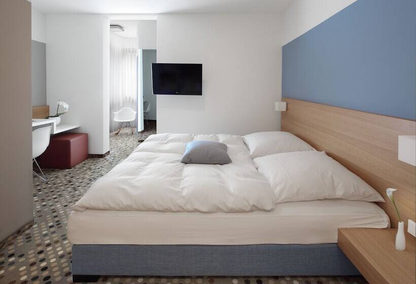 스탠다드 룸, Waldhorn