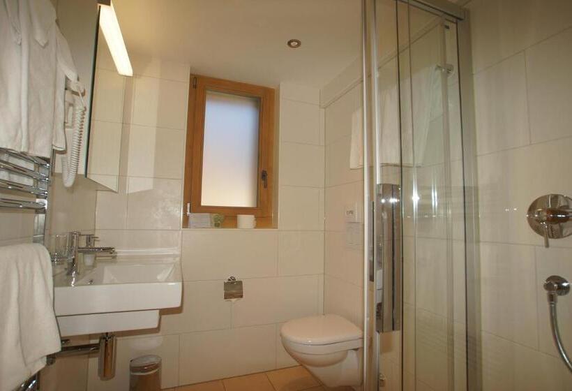 家庭间, Posthotel Rössli