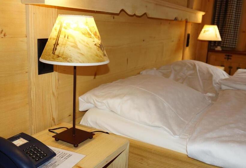 带阳台的高级房间, Posthotel Rössli