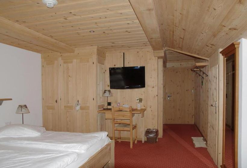 带阳台的高级房间, Posthotel Rössli