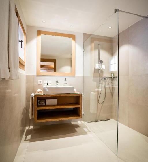 带阳台的高级房间, Posthotel Rössli