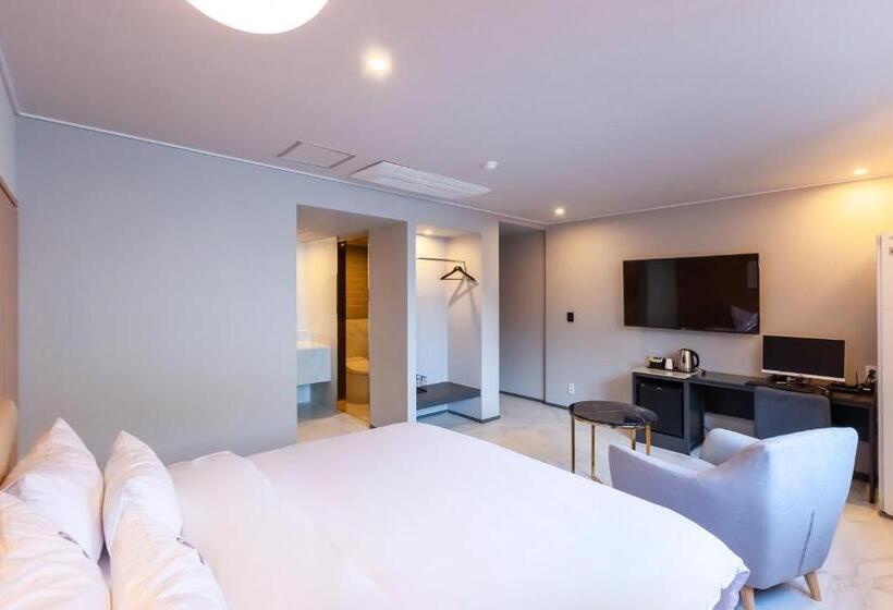 デラックスルーム, Browndot Hotel Sasang Renecite