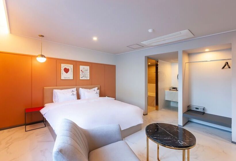 デラックスルーム, Browndot Hotel Sasang Renecite