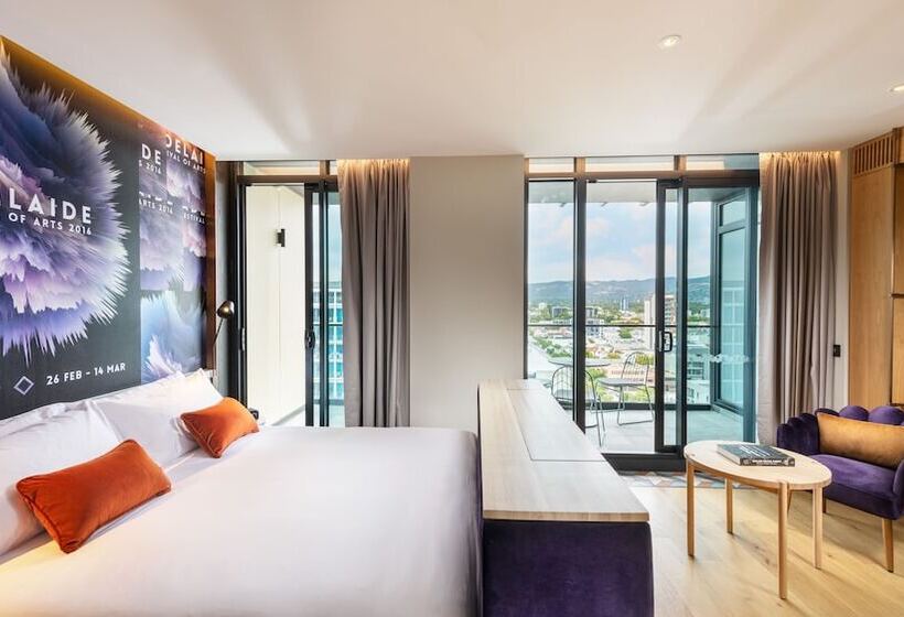 غرفة بريميوم مزودة بشُرفة, Indigo Adelaide Markets, An Ihg