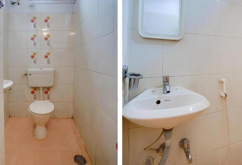 חדר קלאסי לשלושה, Shanthaa Residency