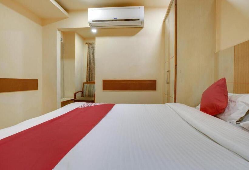 חדר קלאסי לשלושה, Shanthaa Residency