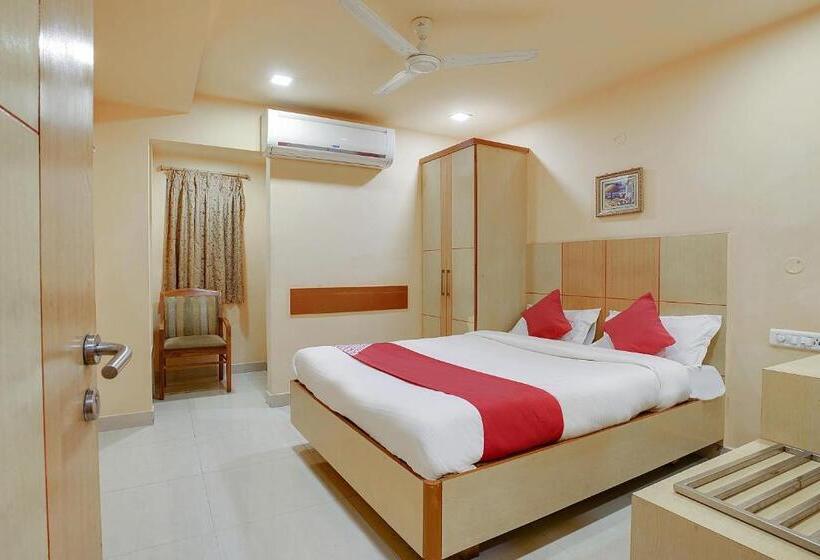 חדר קלאסי לשלושה, Shanthaa Residency