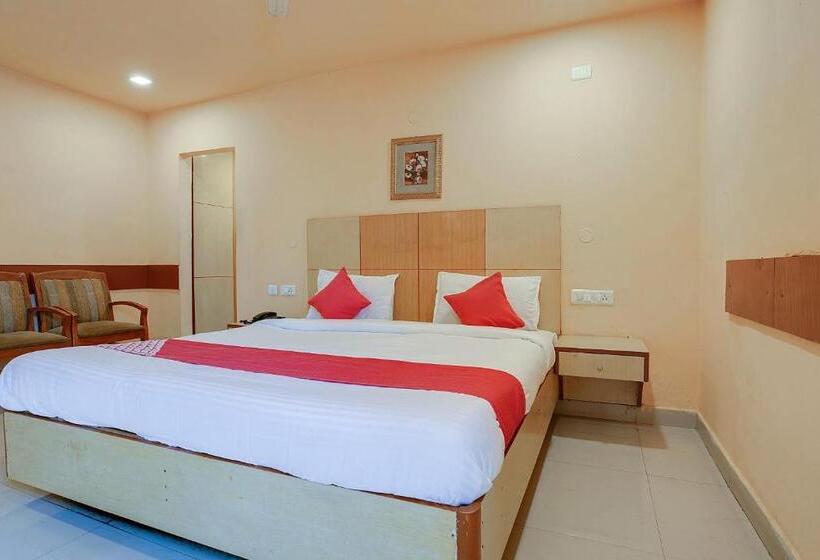 חדר קלאסי לשלושה, Shanthaa Residency