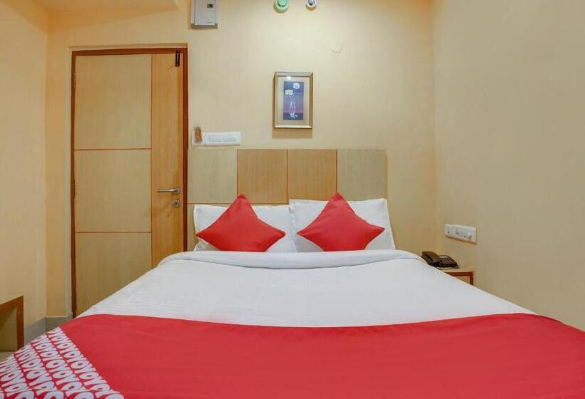 חדר קלאסי לשלושה, Shanthaa Residency