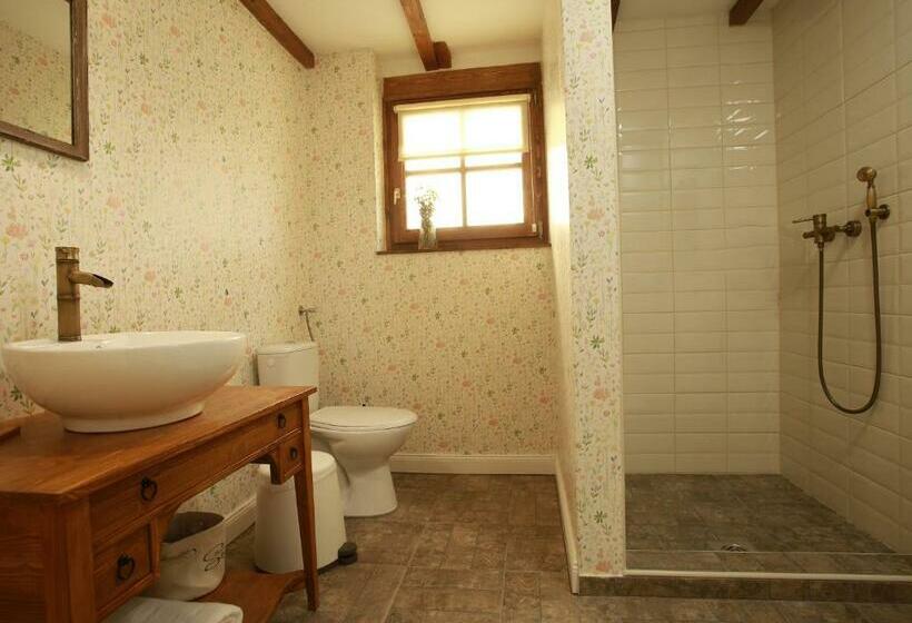 דירת חדר נוף לגינה, Karolina Vendégház