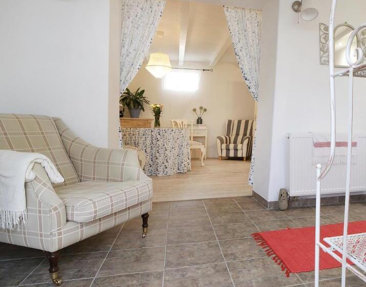 דירת חדר נוף לגינה, Karolina Vendégház