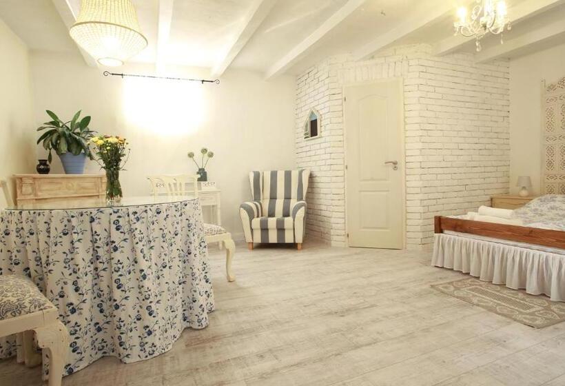 דירת חדר נוף לגינה, Karolina Vendégház