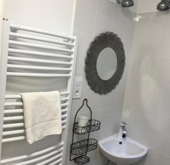 חדר סטנדרט, Karolina Vendégház