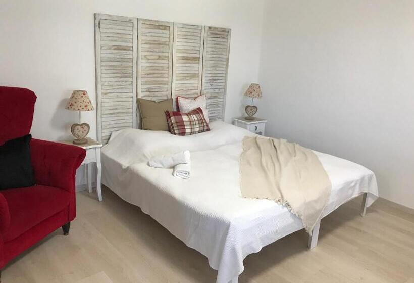 חדר סטנדרט, Karolina Vendégház