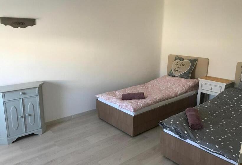 סוויטת 2 חדרי שינה, Karolina Vendégház