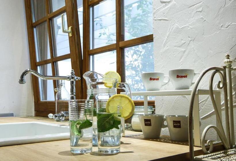 דירת חדר נוף לגינה, Karolina Vendégház