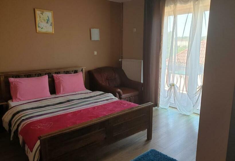 اتاق کلاسیک سه تخته, Jolly Rooms