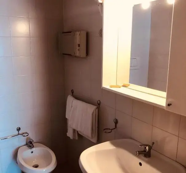 استودیوی لوکس, Residence Panigale