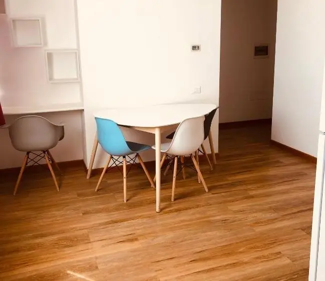 استودیوی لوکس, Residence Panigale