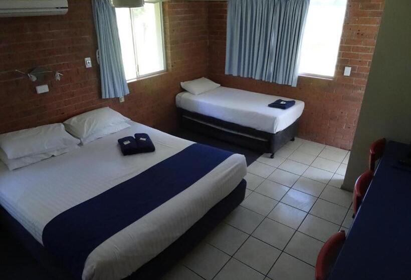 חדר משפחתי, Chinderah Motel