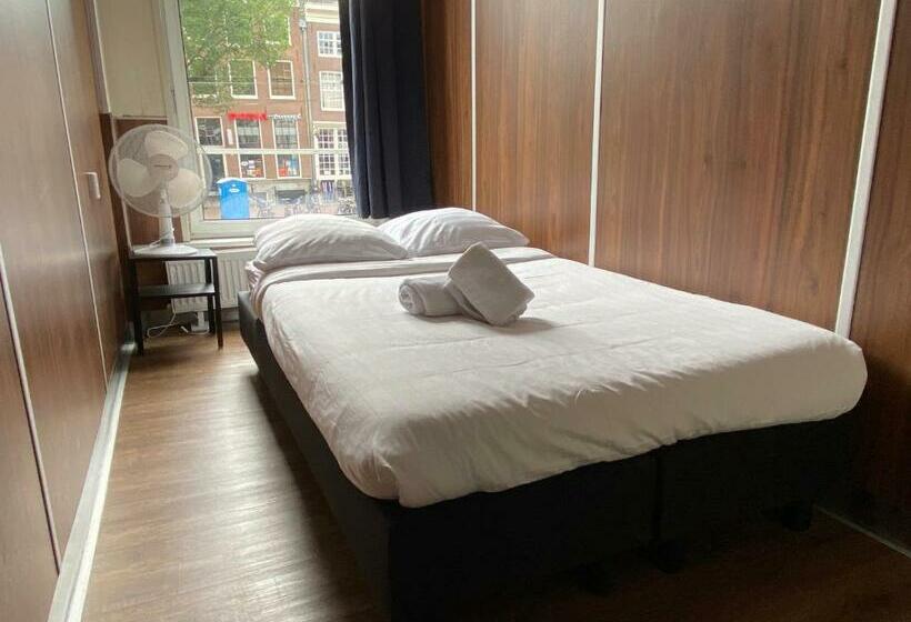 اتاق استاندارد با سرویس بهداشتی مشترک, Hostel Utopia