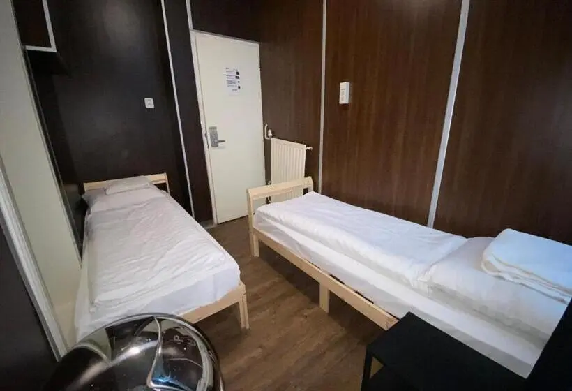 اتاق استاندارد با سرویس بهداشتی مشترک, Hostel Utopia