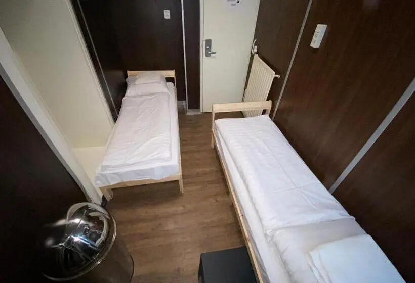 اتاق استاندارد با سرویس بهداشتی مشترک, Hostel Utopia