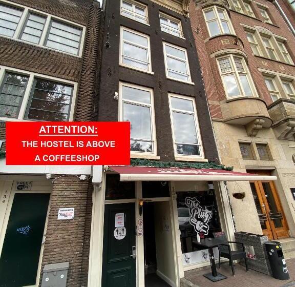 اتاق اکونومی, Hostel Utopia