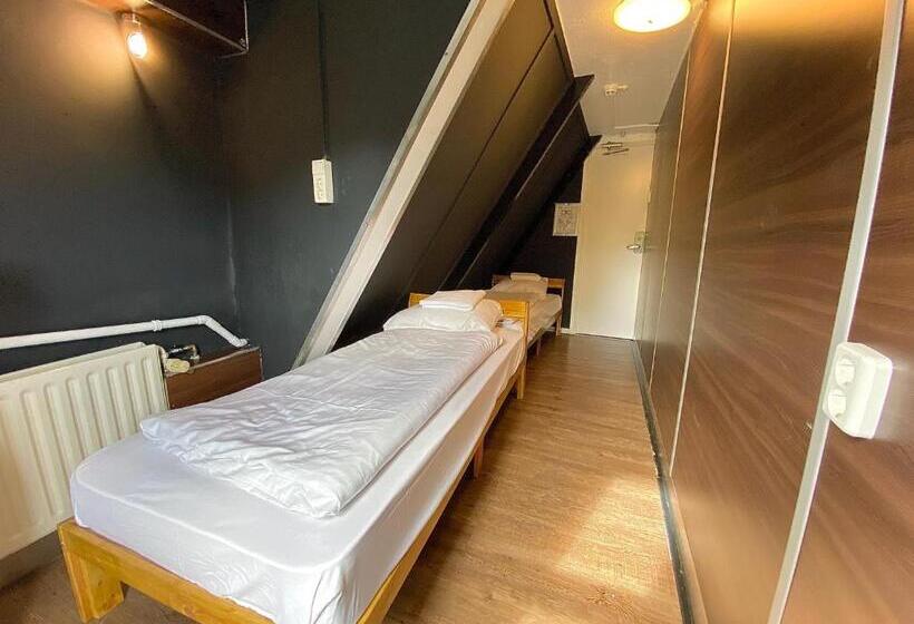이코노미 룸, Hostel Utopia