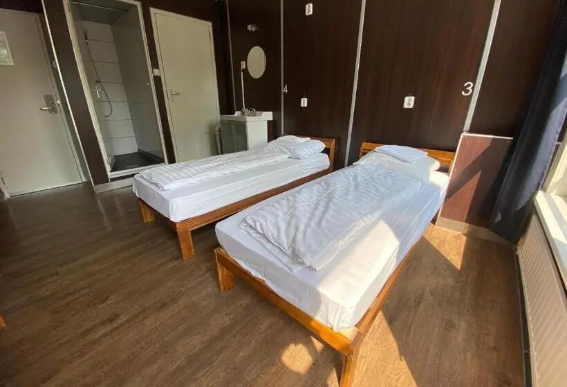 اتاق استاندارد چهار تخته, Hostel Utopia