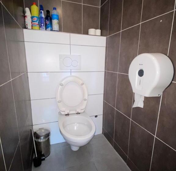 اتاق استاندارد چهار تخته, Hostel Utopia