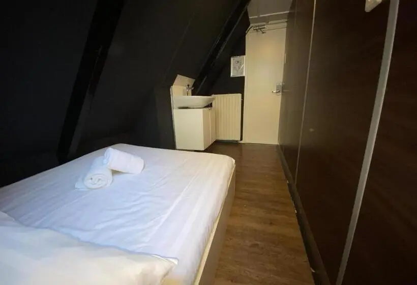 اتاق استاندارد یک تخته با سرویس بهداشتی مشترک, Hostel Utopia