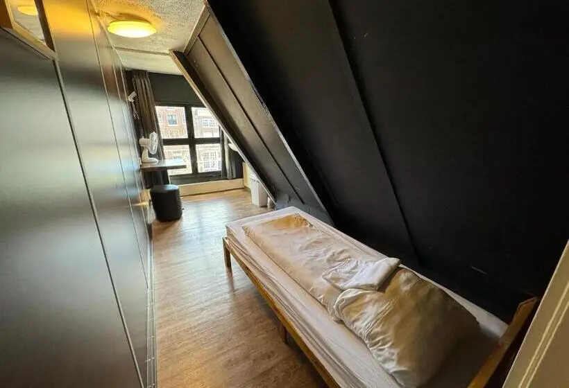 اتاق استاندارد یک تخته با سرویس بهداشتی مشترک, Hostel Utopia