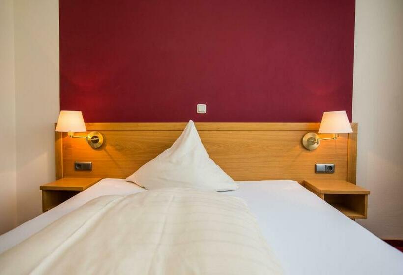 חדר סטנדרט יחיד, Merle