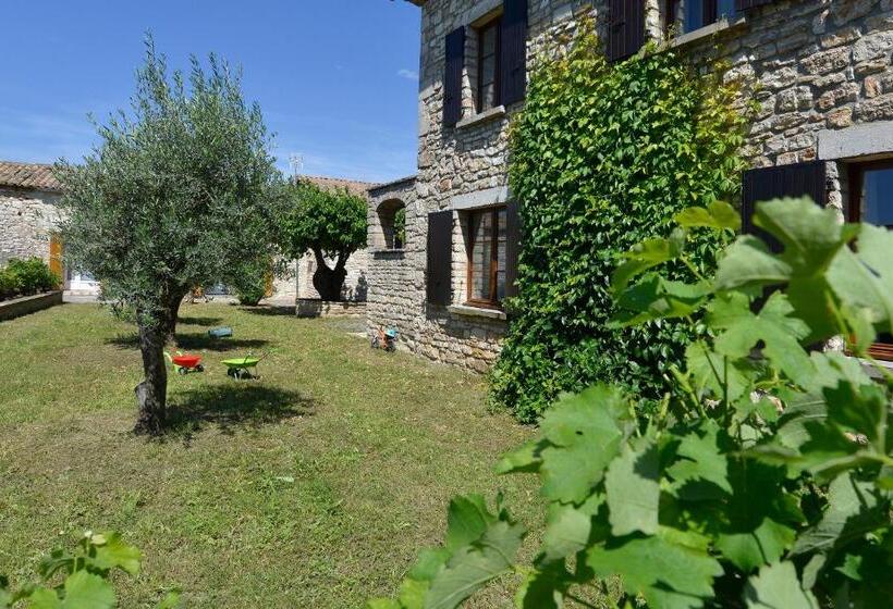 חדר סטנדרט לשלושה, Restaurant Les Stalagmites