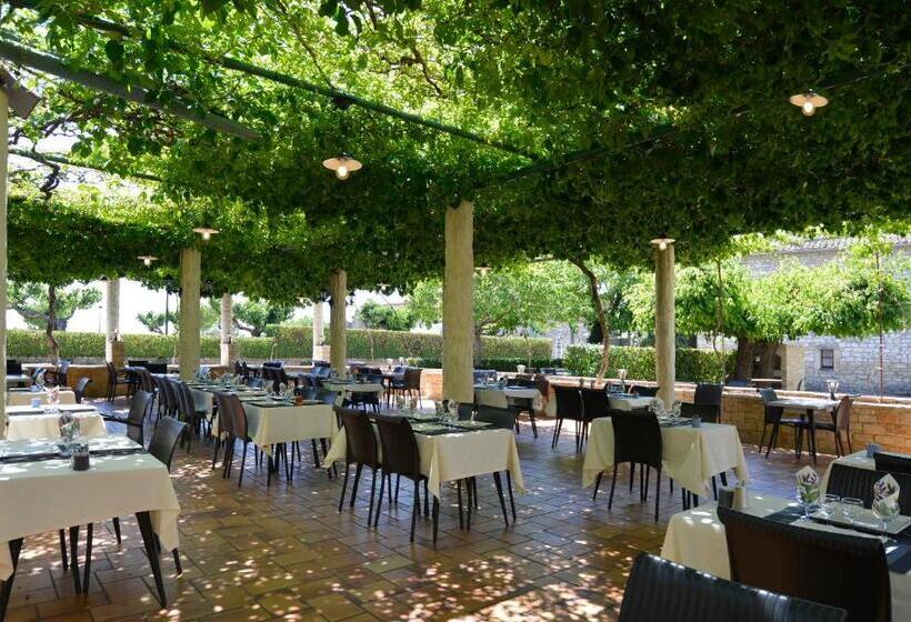 Трехместный Номер Superior, Restaurant Les Stalagmites