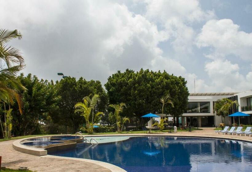 キングサイズベッドのデラックスルーム, Villa Internacional Hotel & Club