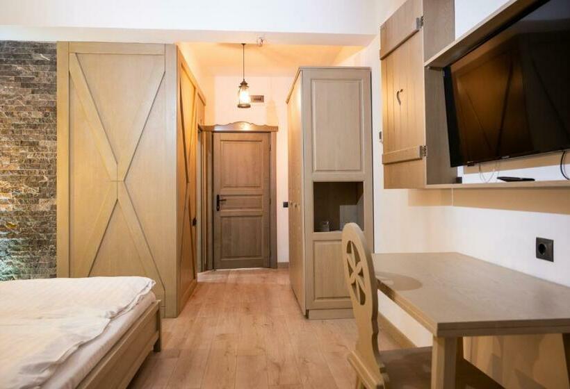 스탠다드 트리플 발코니 룸, Pension Mama Cozonacilor