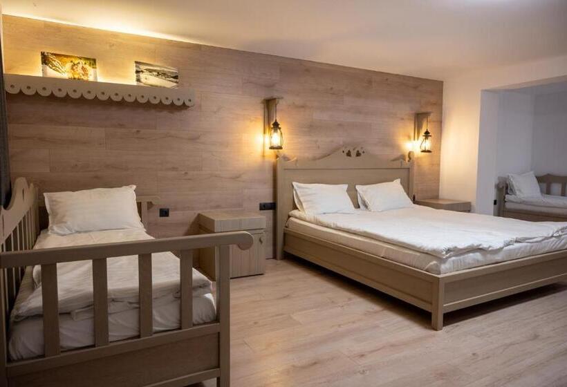 발코니가 있는 4인용 스탠다드 룸, Pension Mama Cozonacilor