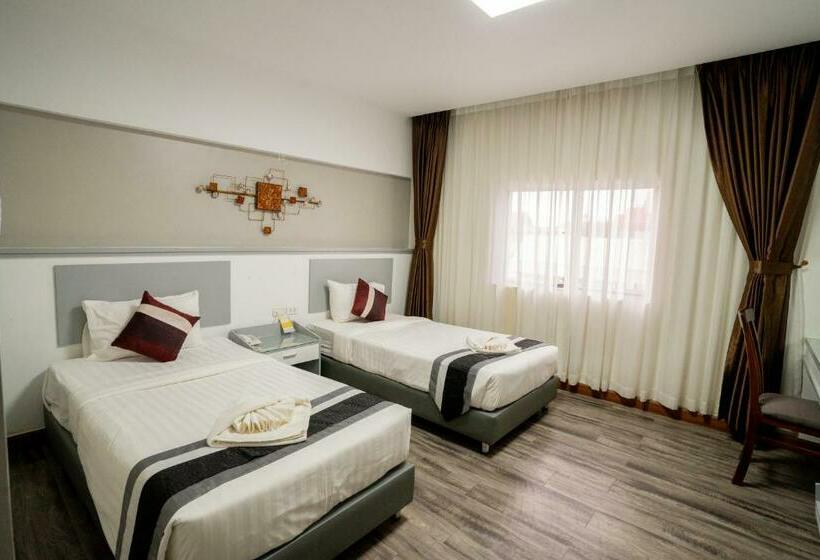 חדר דלוקס, Hak Heng